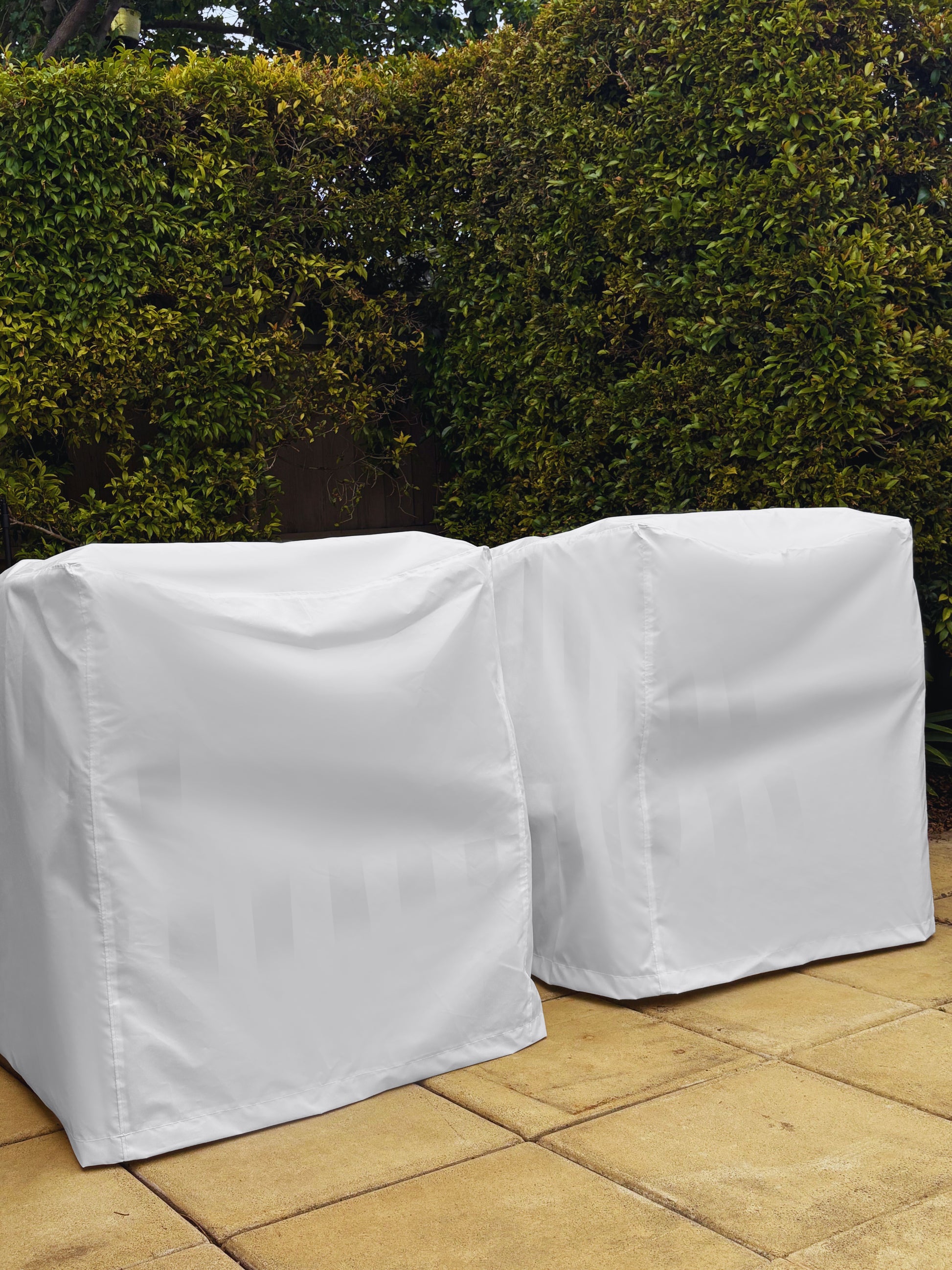 Outdoor Trend Cover _ Silver_ Lifestyle beside the pool 